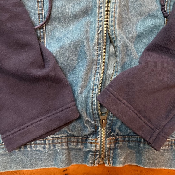 Sport Savvy Vintage Denim Jacket W/ Purple Sleeves - Picture 8 of 9